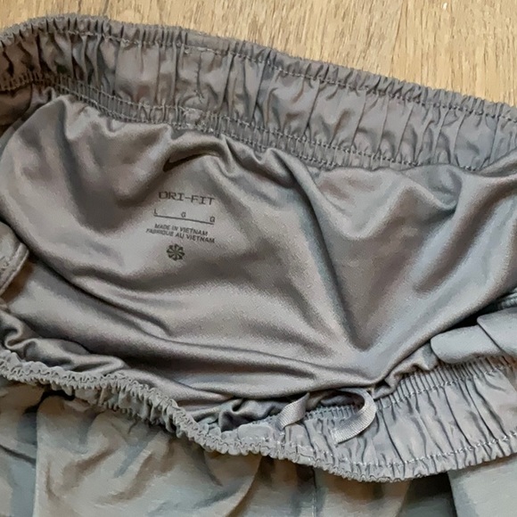 Nike gray shorts - Picture 4 of 5